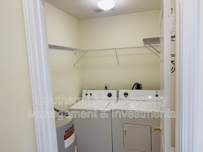 Building Photo - 9436 Elizabeth Townes Ln