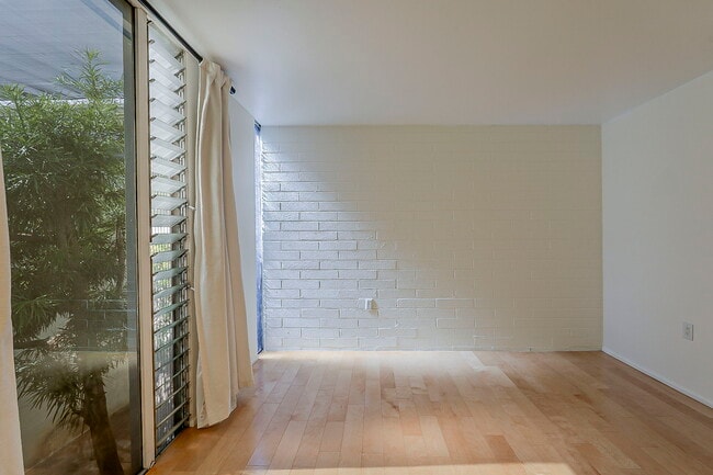 Building Photo - 4411 N 40th St