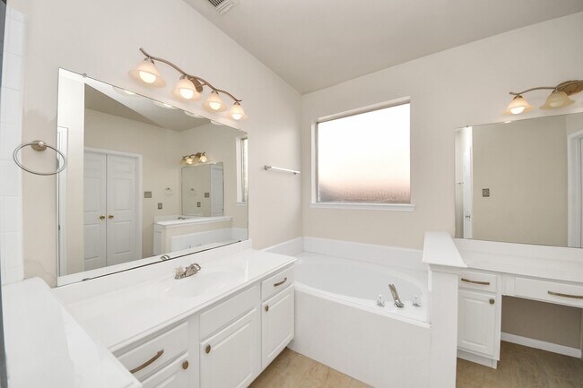 Building Photo - 11451 Ashford Willow