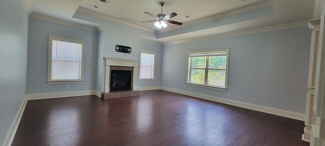 Building Photo - Stunning 4-Bedroom, 3.5-bath Home in the P...