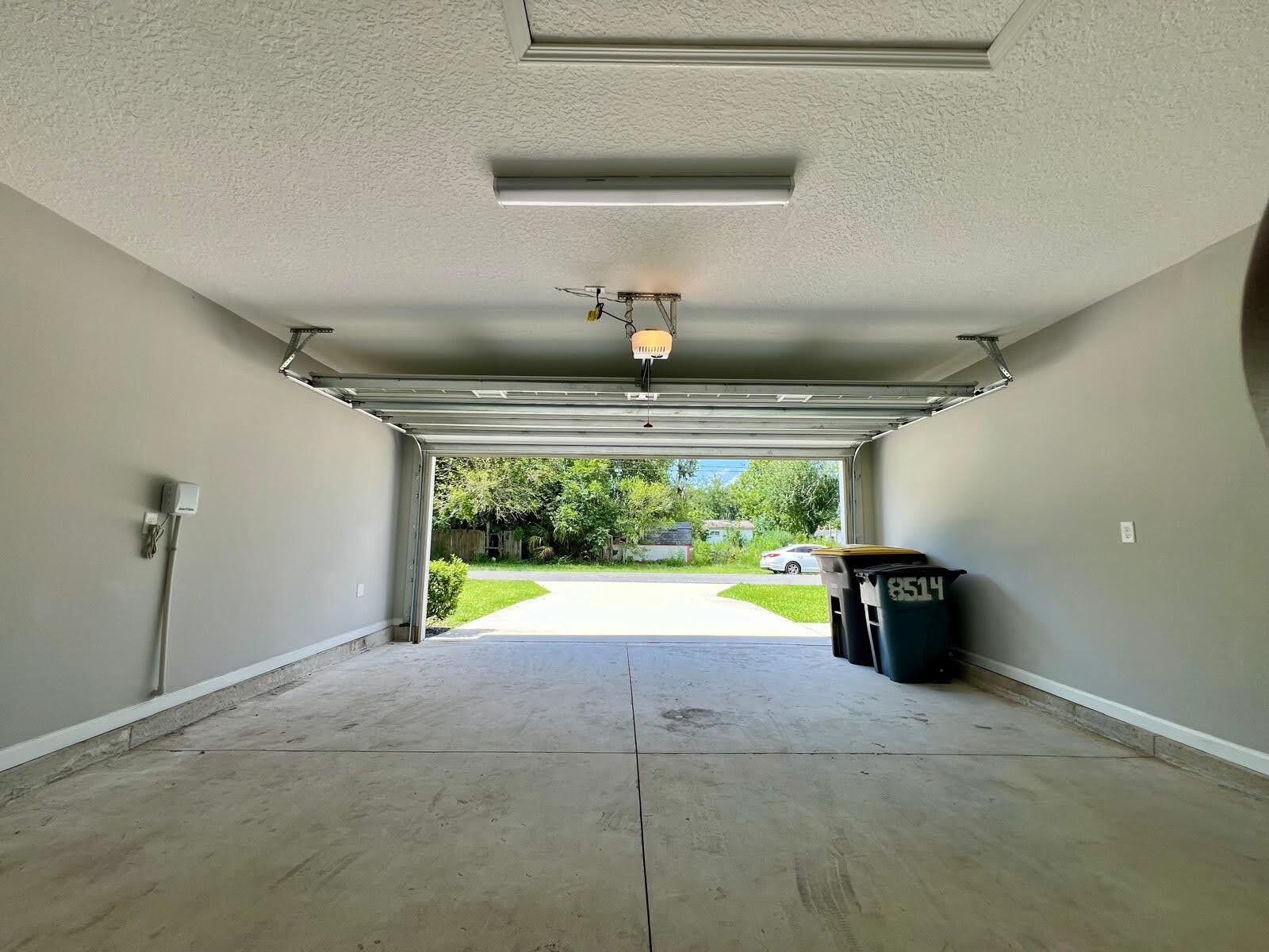 Garage Open - 8514 Peach St
