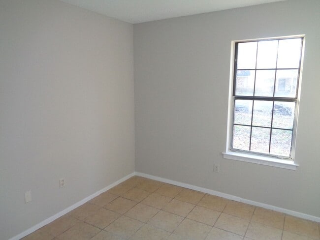 Building Photo - 5164 Woody Dr