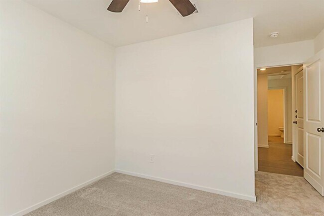 Building Photo - 16465 Blossom Grv Dr