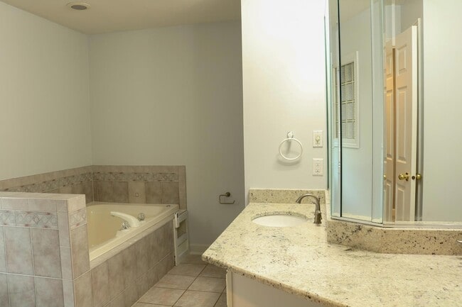 Building Photo - 1621 Santa Ana Ct
