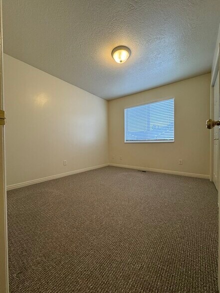 Building Photo - 961 N 100 W