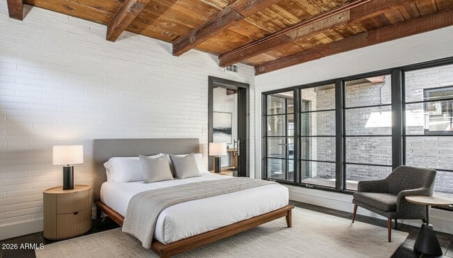 Building Photo - 902 W Verde Ln