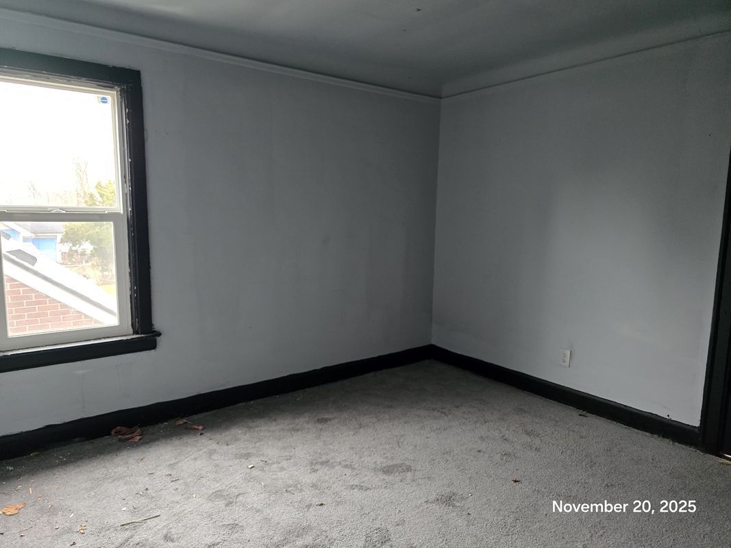 Building Photo - 9379 Manor