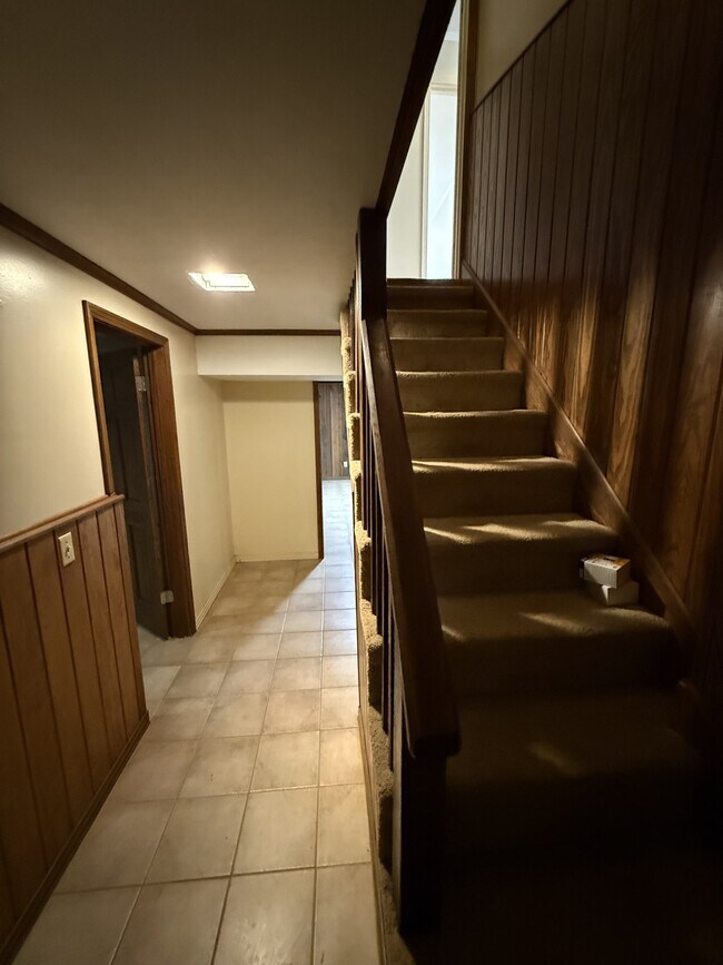 Building Photo - 565 Paris St