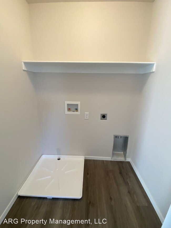 Building Photo - 3 br, 2.5 bath House - 3211 Red Tail Way