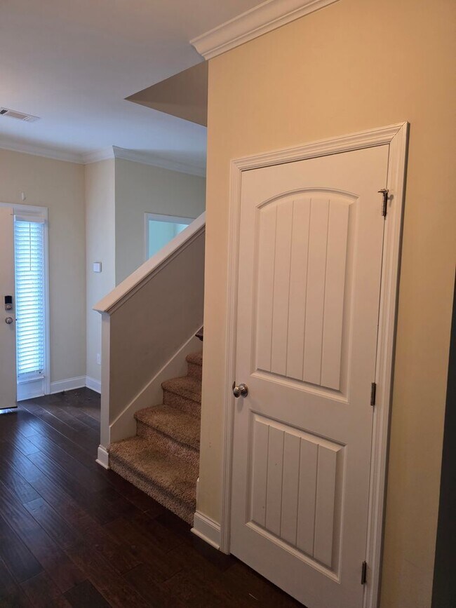 Building Photo - 2 Story 4 BR