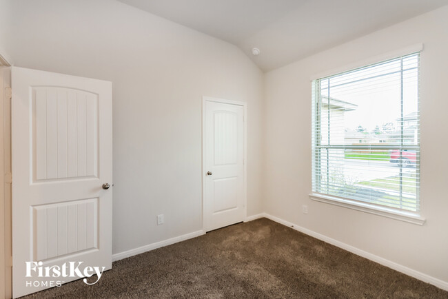 Building Photo - 26015 Babe Ruth Dr