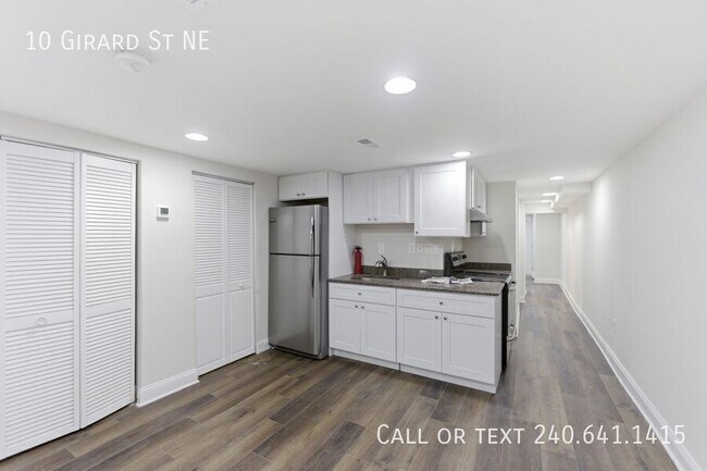 Building Photo - 10 Girard St NE