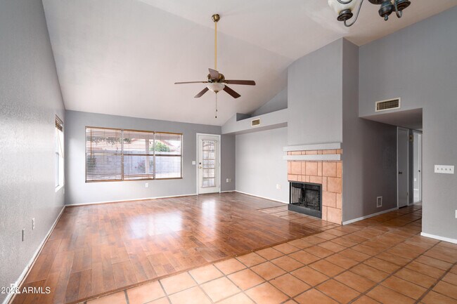 Building Photo - 7854 W Fleetwood Ln