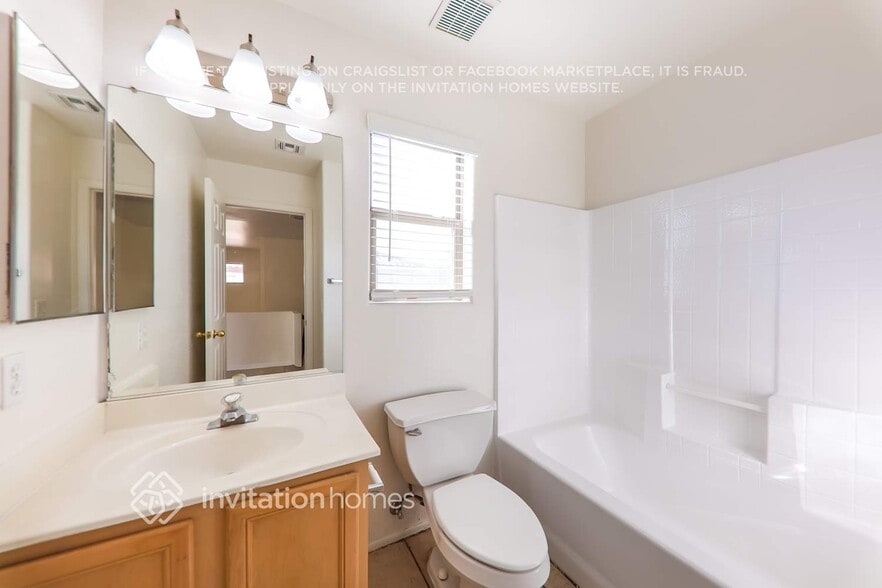 Building Photo - 7111 N 77th Dr