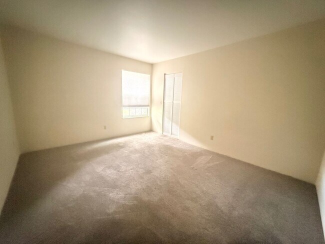 Building Photo - 2BR/2BA | Newly Renovated Condo| Nice views of grassy area | Community Pool!