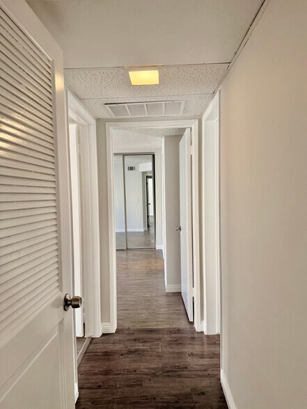 Building Photo - 17440 Burbank Blvd