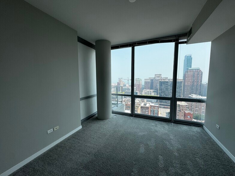 Building Photo - 732 S Clark St