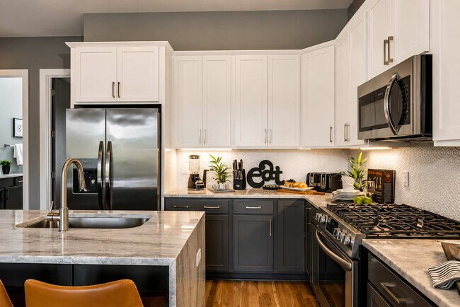 Building Photo - 968 Youngs Ln