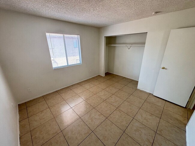 Building Photo - 4590 Carriage Park Dr