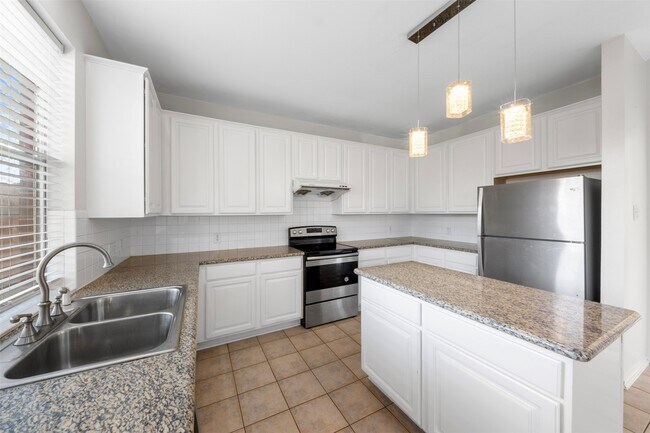 Building Photo - 17102 Mountain Crest Dr