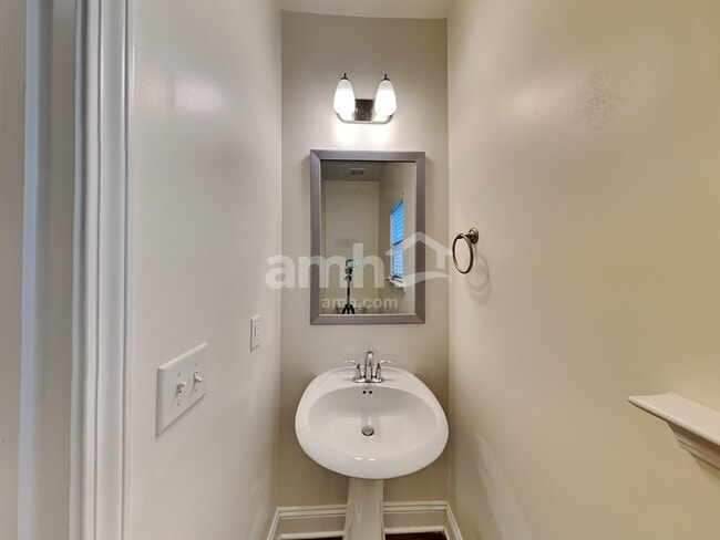 Building Photo - 234 McBee Pl