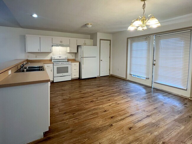 Building Photo - 3BR/2BA Home in Gated Turkey Creek!