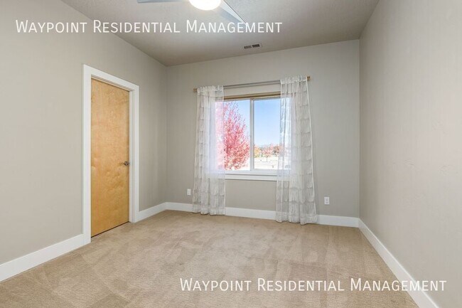 Building Photo - 1415 E Lone Creek Dr