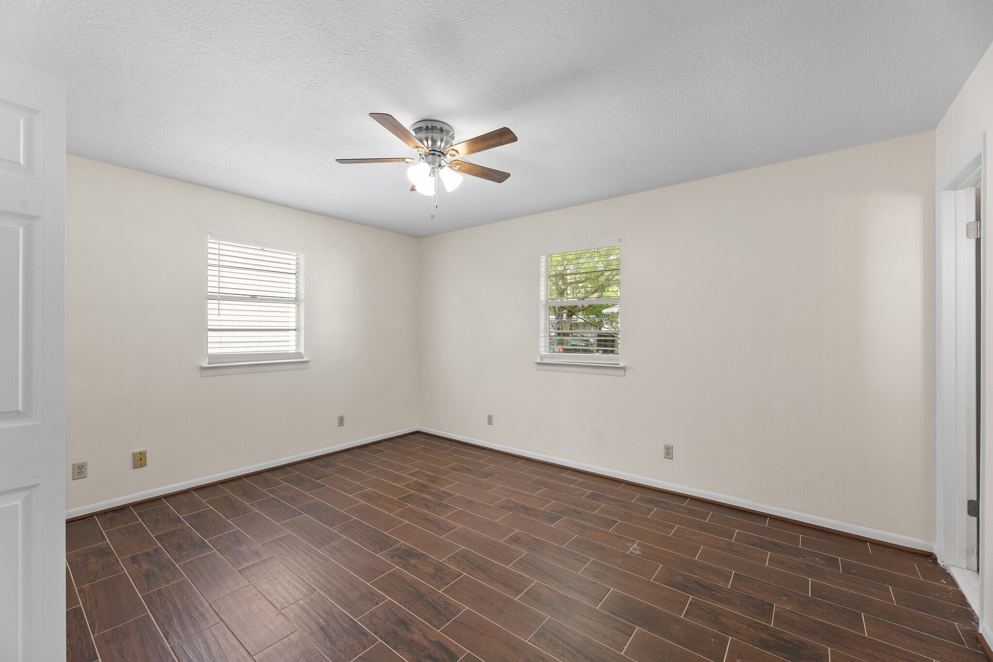 Building Photo - 717 Cedar Bayou Rd