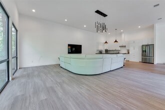 Building Photo - 11571 Robin Ln