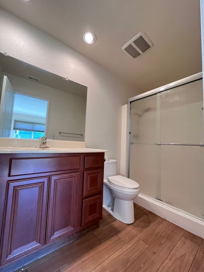 Building Photo - SINGLE STORY 3 BR/ 2 HOME WITH 2 CAR GARAGE