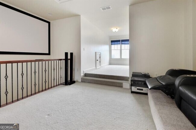 Building Photo - 807 Creekgarden Court