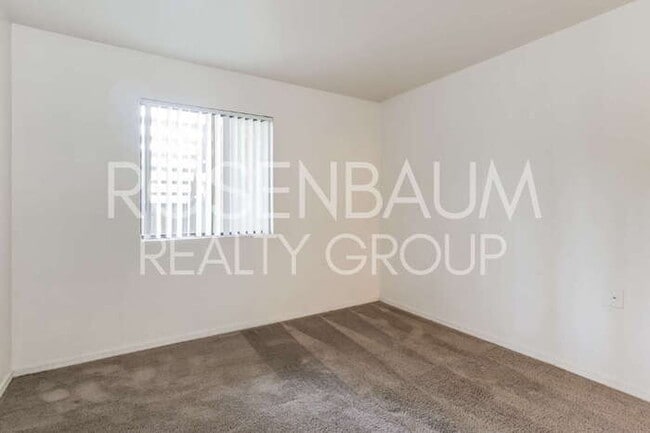 Building Photo - Gorgeous 1-bed, 1-bath downstairs apartmen...