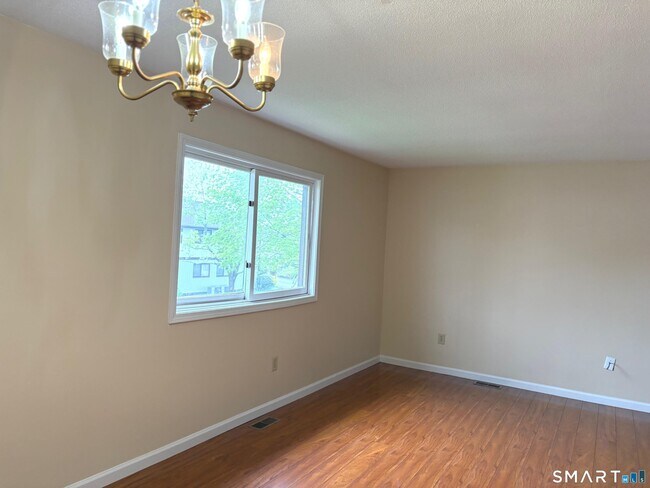 Building Photo - 27 Crows Nest Ln