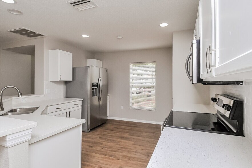Building Photo - 10435 Frog Pond Dr