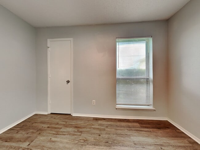 Building Photo - Spacious 3BR/2BA Home in the Heart of Arli...