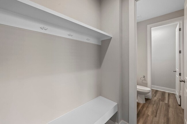 Building Photo - Gorgeous Aria at the Park 3 Bedroom Townhouse!