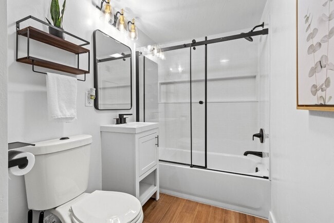 Building Photo - 916 Quincy St