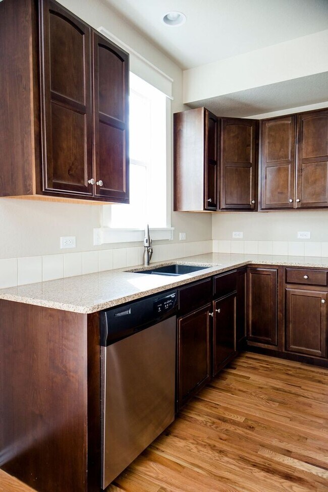 Building Photo - Spacious 3 Bedroom Single-Family Home with Modern Features