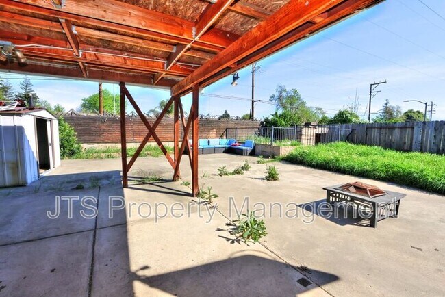 Building Photo - 7733 Temwoods Way