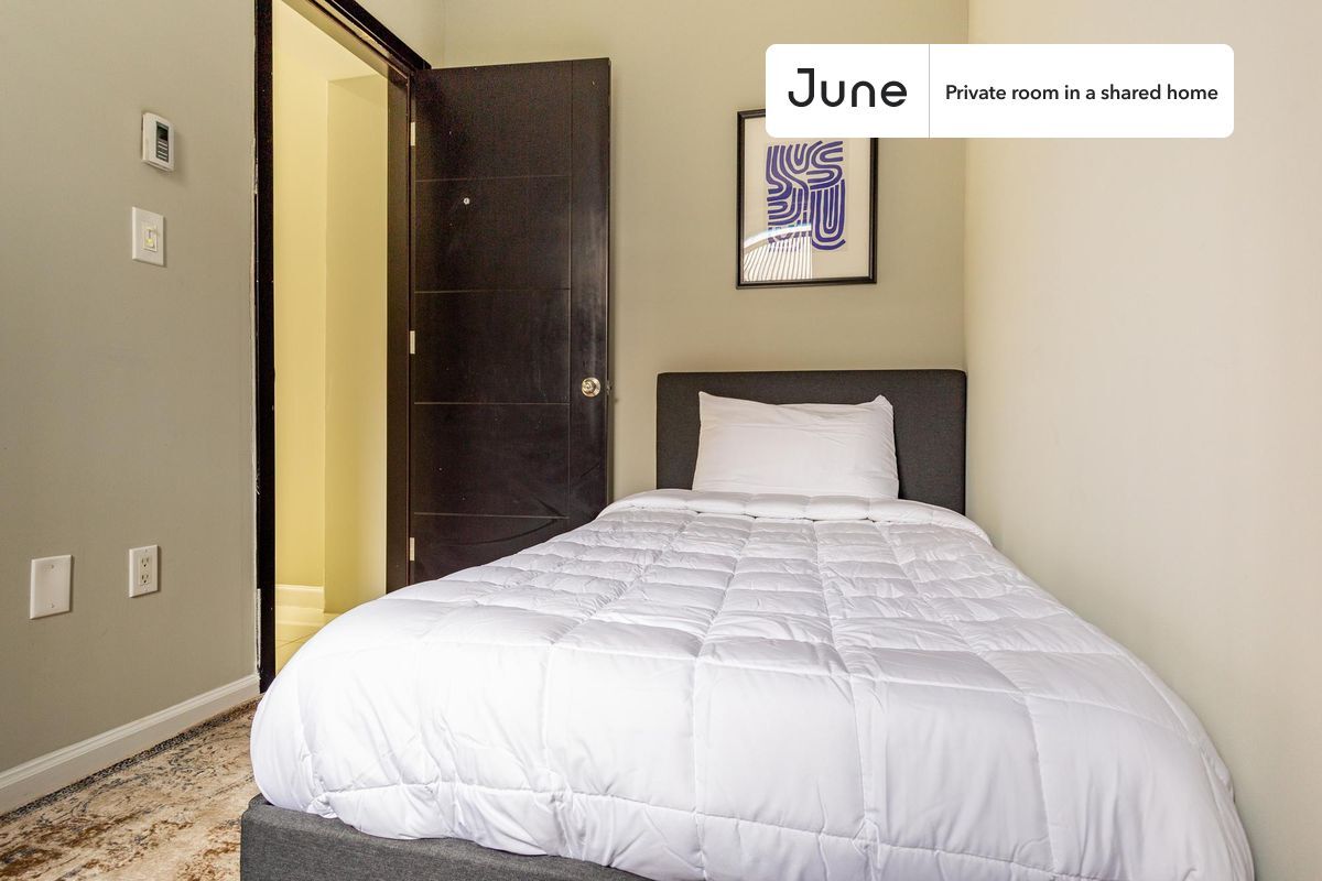 Building Photo - Room in Shared 4 bed/1.5 bath home