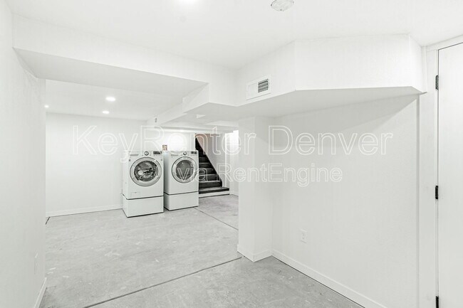 Building Photo - 421 N Stuart St