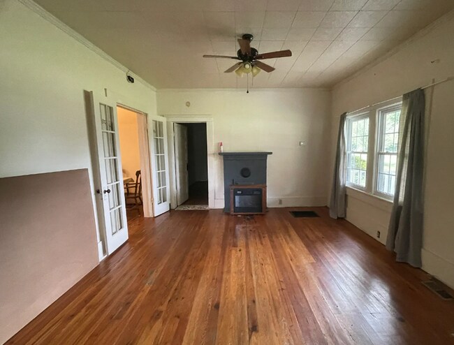 Building Photo - Spacious 3 Bedroom 1 Bath home with large storage building on a beautiful lot