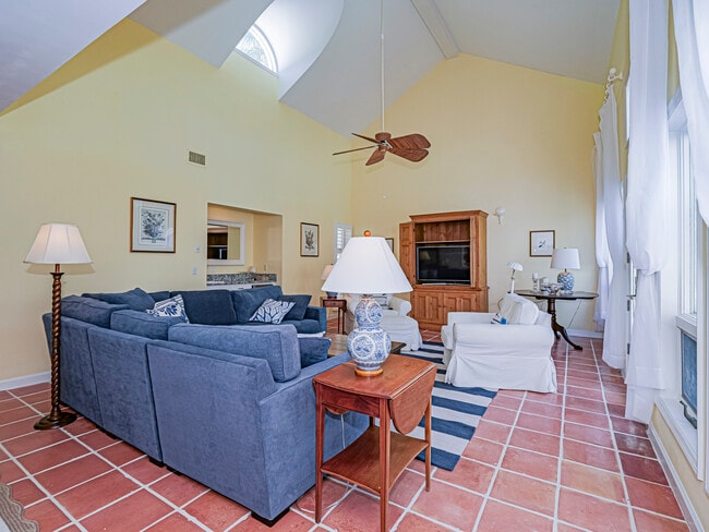 Building Photo - 8367 Baytree Dr