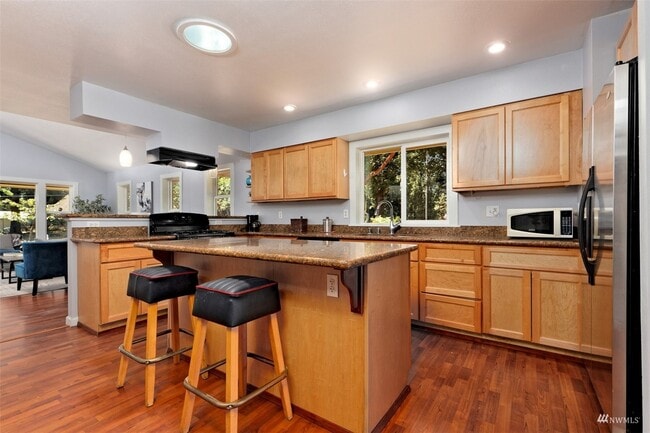 Building Photo - 31 E Peyton Pl