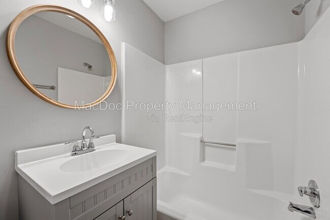 Building Photo - 5273 Daffodil Dr
