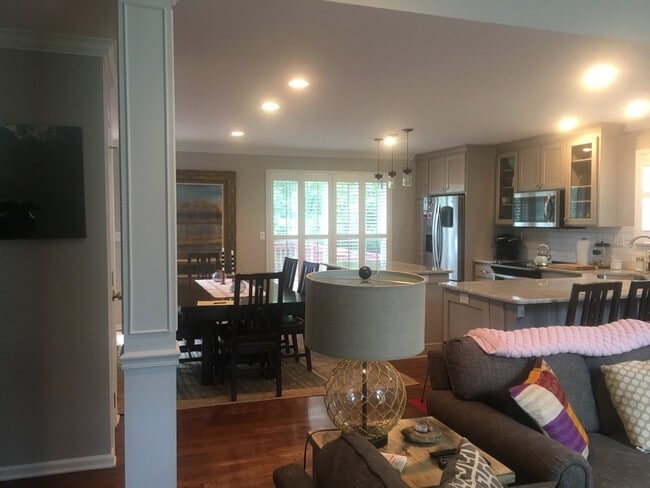 Building Photo - Beautiful 3Bd/2.5 Bath Goshen Woods Property