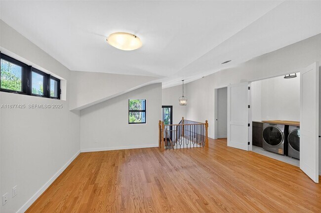 Building Photo - 2330 Overbrook St