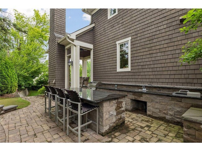 Building Photo - 15700 Portico Dr