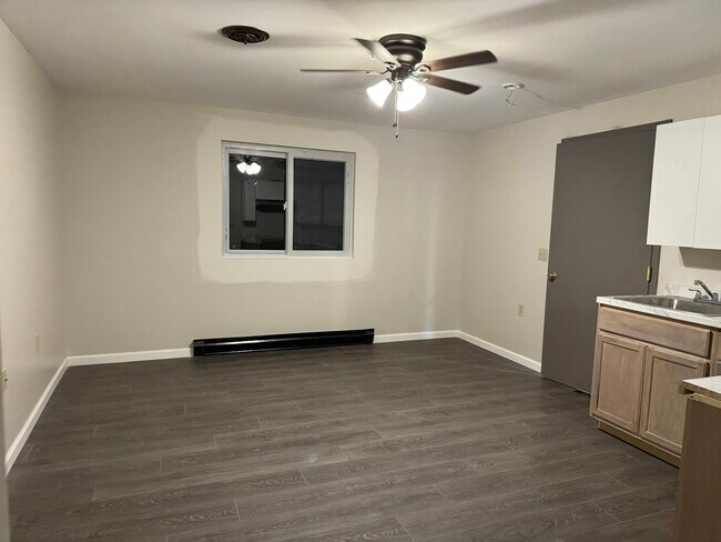 Building Photo - 355 S Main St