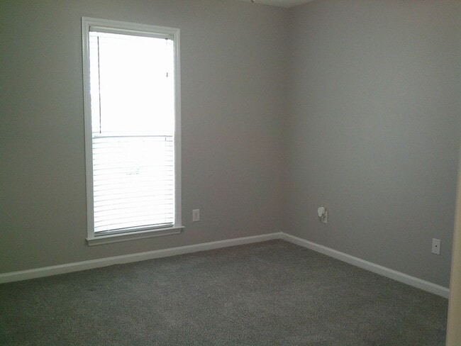 Building Photo - Spacious 3BR Home with Screened Porch, Fenced Backyard & Wired Shop in North Valdosta
